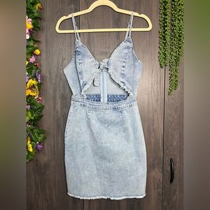 ,🌼3/$30🌼Fashion Nova Light Wash Sleeveless Denim Mini Dress Size Medium
